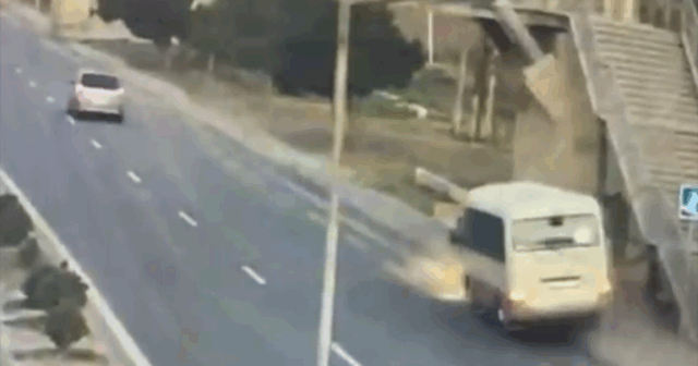 Bakı–Şamaxı yolunda avtomobilin təkəri partladı: piyada yaralandı – VİDEO