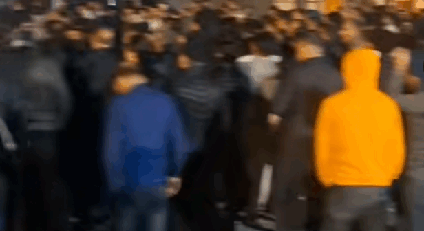 AYNA-nın qərarından zülm çəkən əhali: sürücülər gecə yarı küçələrə axışdı – VİDEO AYNA-nın qərarından zülm çəkən əhali: sürücülər gecə yarı küçələrə axışdı – VİDEO