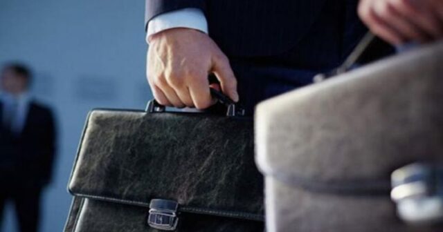 Bu məmurlar qorxudan hərbi bazalara köçüblər Bu məmurlar qorxudan hərbi bazalara köçüblər