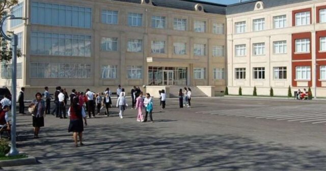 Məktəblərdə “zəif”ə qarşı güc nümayişi: Bıçağı şagirdin cibinə kim qoyur? – VİDEO Məktəblərdə “zəif”ə qarşı güc nümayişi: Bıçağı şagirdin cibinə kim qoyur? – VİDEO