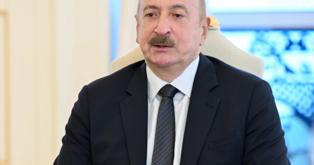 İlham Əliyev həmkarını təbrik etdi İlham Əliyev həmkarını təbrik etdi