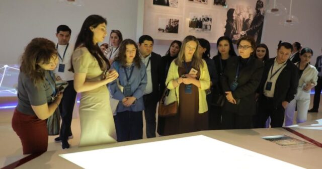 Bakının tarixi və mədəni məkanları Özbəkistan qonaqlarına təqdim edildi