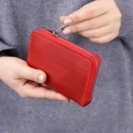 Pulunu itirən müəllim şagirdin pulqabısını yoxladı, cəzalandırıldı Pulunu itirən müəllim şagirdin pulqabısını yoxladı, cəzalandırıldı