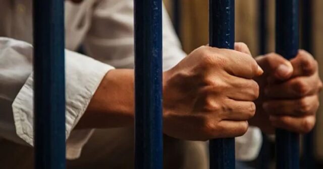 Bakı həbsxanasında İNSİDENT: məhkum özünü deşdi, biz qarnında qaldı Bakı həbsxanasında İNSİDENT: məhkum özünü deşdi, biz qarnında qaldı