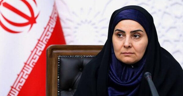 İranda qadın nazirlə aeroport qalmaqalı: “Çantanı açmıram” İranda qadın nazirlə aeroport qalmaqalı: “Çantanı açmıram”