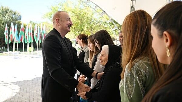 Prezident Horovlu kəndində sakinlərlə görüşdü – FOTO