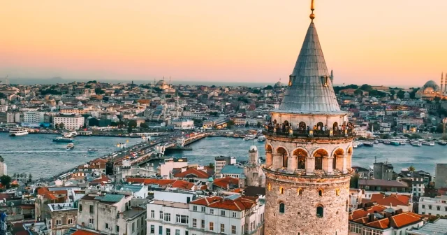 İstanbulda baş verən zəlzələ zamanı 17 nəfər xəsarət alıb