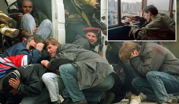 Avropalıların “snayper turizmi ”əyləncəsi: Mühasirədəki müsəlmanları “ovlamaq” Avropalıların “snayper turizmi ”əyləncəsi: Mühasirədəki müsəlmanları “ovlamaq”