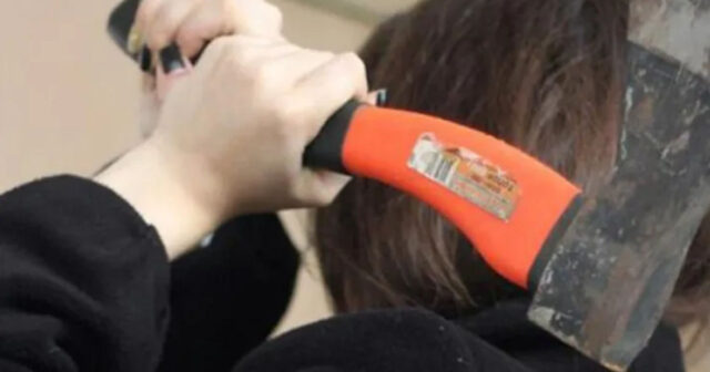 Qadın kişini baltaladı: Şok təfərrüatlar Qadın kişini baltaladı: Şok təfərrüatlar