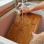 Doğrama taxtalarını əsla yuyucu tozla yumayın – SƏBƏB Doğrama taxtalarını əsla yuyucu tozla yumayın – SƏBƏB