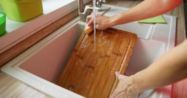 Doğrama taxtalarını əsla yuyucu tozla yumayın – SƏBƏB Doğrama taxtalarını əsla yuyucu tozla yumayın – SƏBƏB