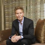 Calvin Klein özündən 46 yaş kiçik oğlan sevgilisiylə görüntüləndi -VİDEO Calvin Klein özündən 46 yaş kiçik oğlan sevgilisiylə görüntüləndi -VİDEO