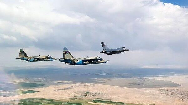 Azərbaycanın şahinləri Bakı səmasında – VİDEO Azərbaycanın şahinləri Bakı səmasında – VİDEO