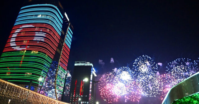 Daşkənddə liderlərin şərəfinə atəşfəşanlıq oldu – Fotolar Daşkənddə liderlərin şərəfinə atəşfəşanlıq oldu – Fotolar