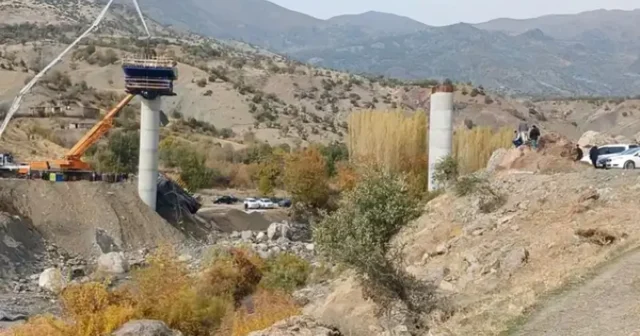 Faciə: İnşa edilən körpü çökdü: dağıntılar altında qaldılar Faciə: İnşa edilən körpü çökdü: dağıntılar altında qaldılar