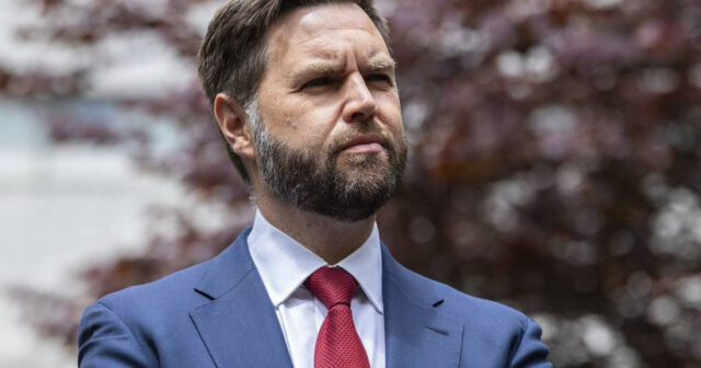 SON DƏQİQƏ: ABŞ vitse-prezidentinin korteji qəzaya uğradı SON DƏQİQƏ: ABŞ vitse-prezidentinin korteji qəzaya uğradı