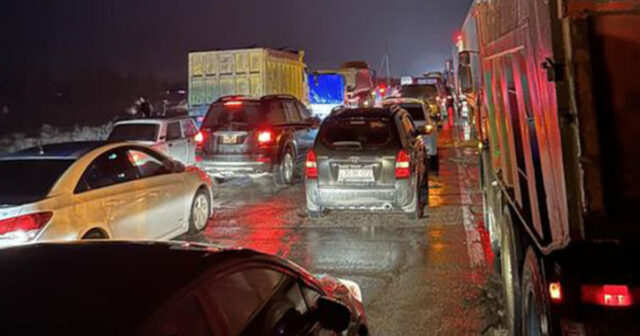 Bakı-Qazax yolunda böyük tıxac yaranıb – FOTO