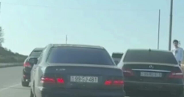 “Maşın bazarı”nın ətrafında süni tıxac: Alverçilər yolu zəbt edib – VİDEO “Maşın bazarı”nın ətrafında süni tıxac: Alverçilər yolu zəbt edib – VİDEO