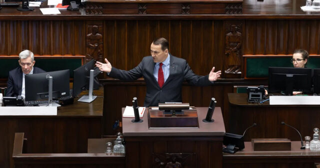 Nazir prezidenti ittiham etdi – “Ölkəni Aİ-dən çıxmağa hazırlayırsınız”