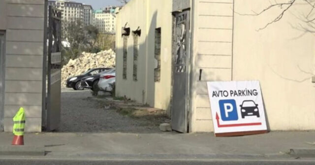 Şəhərin mərkəzində qanunsuz parklanma: “Buranı özbaşına açmışam” – VİDEO Şəhərin mərkəzində qanunsuz parklanma: “Buranı özbaşına açmışam” – VİDEO