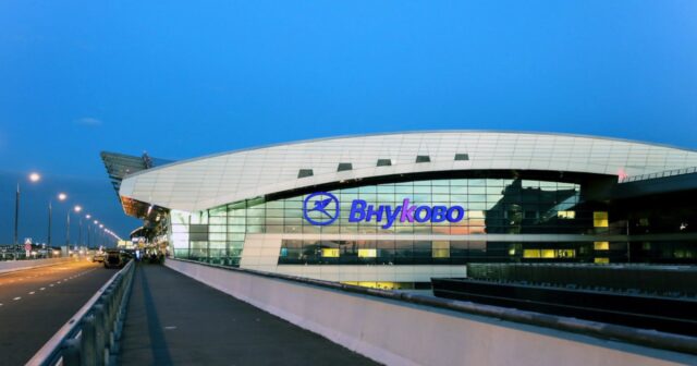 Moskvanın Vnukovo hava limanı bütün uçuşları dayandırdı Moskvanın Vnukovo hava limanı bütün uçuşları dayandırdı