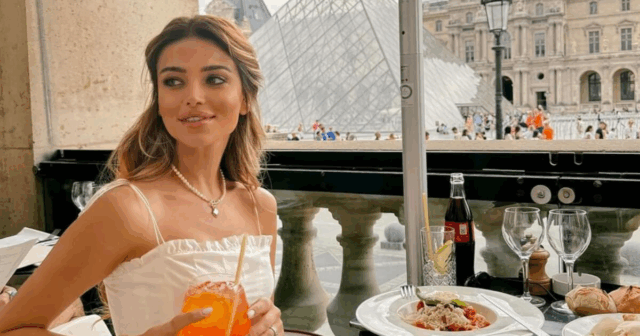 Xalq artistinin özündən gözəl qızı Xalq artistinin özündən gözəl qızı