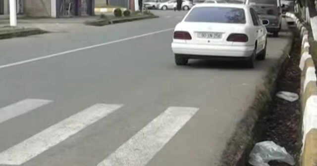 Lənkəranda yol PROBLEMİ: Piyadalar üçün təhlükəli vəziyyət yaranıb – VİDEO Lənkəranda yol PROBLEMİ: Piyadalar üçün təhlükəli vəziyyət yaranıb – VİDEO