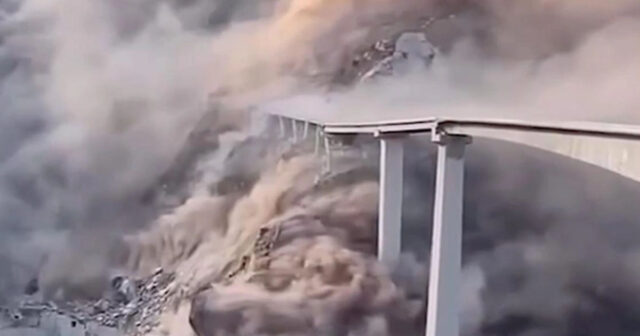 Çində avtomobil körpüsü açılışdan bir neçə ay sonra çökdü – VİDEO Çində avtomobil körpüsü açılışdan bir neçə ay sonra çökdü – VİDEO