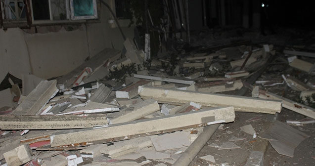 Bakıda binanın eyvanı uçdu – Xəsarət alan var Bakıda binanın eyvanı uçdu – Xəsarət alan var