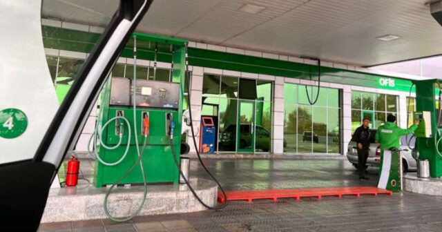 “Azpetrol”da 51 litrlik çənə 54 litr benzin vuruldu “Azpetrol”da 51 litrlik çənə 54 litr benzin vuruldu