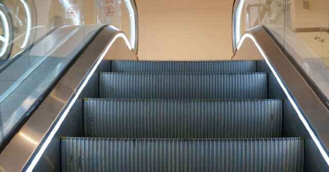 Bakı sakinlərindən şikayət: Bu ərazilərdə eskalatorlar niyə işləmir? Bakı sakinlərindən şikayət: Bu ərazilərdə eskalatorlar niyə işləmir?