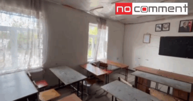 Şagirdlərin həyatı təhlükədə: uçulan məktəbdə necə dərs keçilir? – VİDEO Şagirdlərin həyatı təhlükədə: uçulan məktəbdə necə dərs keçilir? – VİDEO