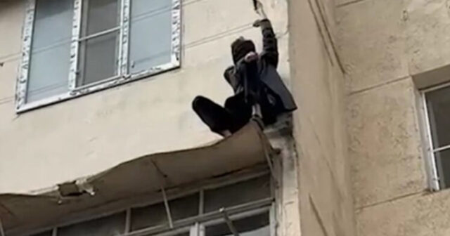 Bakıda binada köməksiz vəziyyətdə qalan şəxs xilas edilib – VİDEO