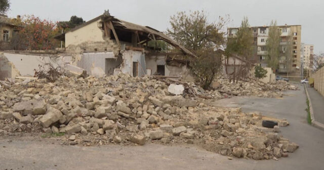 Yolları var, amma bu istifadə edə bilmirlər – Badamdar sakinlərindən ŞİKAYƏT – VİDEO Yolları var, amma bu istifadə edə bilmirlər – Badamdar sakinlərindən ŞİKAYƏT – VİDEO