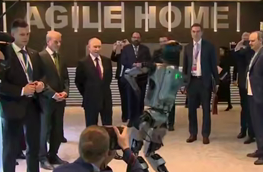 Robot Putin üçün belə rəqs etdi – VİDEO