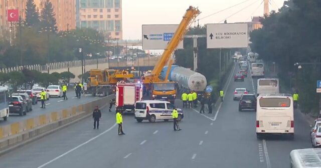 Bakıda qəza oldu – Bu yollar bağlandı Bakıda qəza oldu – Bu yollar bağlandı