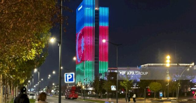 Daşkəndin küçələrində binalar üzərində Azərbaycan bayrağı proyeksiya olundu Daşkəndin küçələrində binalar üzərində Azərbaycan bayrağı proyeksiya olundu