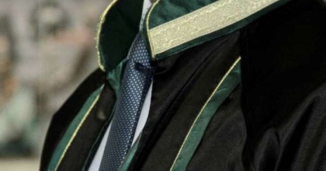 Məşhur hakim işdən çıxarıldı – FOTO Məşhur hakim işdən çıxarıldı – FOTO