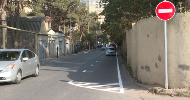 Bakıda ikitərəfli yol birtərəfli edildi – VİDEO Bakıda ikitərəfli yol birtərəfli edildi – VİDEO