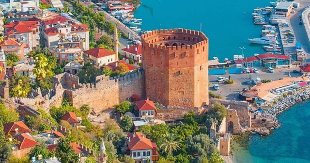 Soyuq noyabrı hiss etməyən şəhər – Türkiyədə dəniz mövsümü hələ bitməyib – FOTO