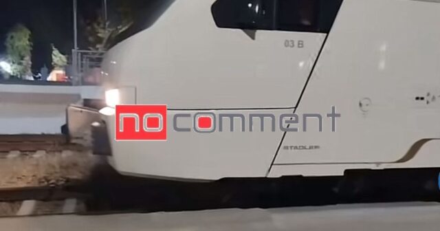 Gəncədə qatar piyada yolunu zəbt edir -TƏHLÜKƏLİ HAL- VİDEO Gəncədə qatar piyada yolunu zəbt edir -TƏHLÜKƏLİ HAL- VİDEO