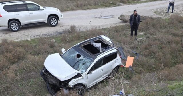 Siyəzəndə minik avtomobili aşıb, yaralananlar var Siyəzəndə minik avtomobili aşıb, yaralananlar var