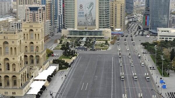 Bakıda hərbi parad keçirildi – VİDEO