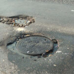 Balaxanı-Zabrat yolundakı çuxurun yaratdığı TƏHLÜKƏ – VİDEO Balaxanı-Zabrat yolundakı çuxurun yaratdığı TƏHLÜKƏ – VİDEO