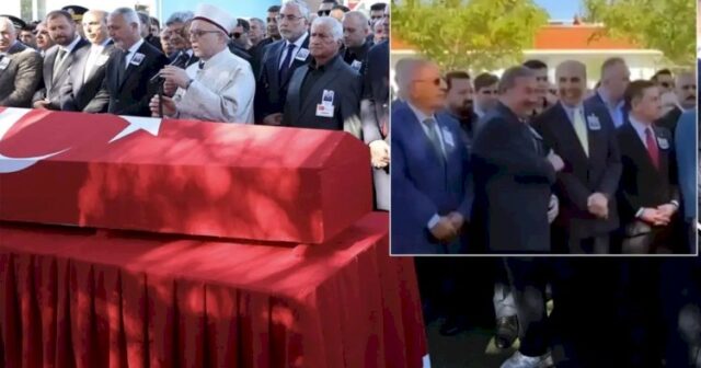 Şəhidin dəfnində gülmələri müzakirələrə səbəb oldu Şəhidin dəfnində gülmələri müzakirələrə səbəb oldu