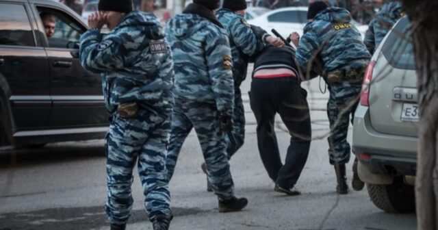 Rusiya polisi məscidə basqın etdi – VİDEO