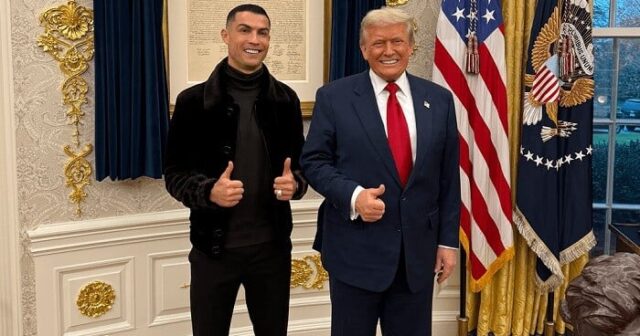 Tramp Ağ Evdə Ronaldo ilə “futbol oynadı” – VİDEO Tramp Ağ Evdə Ronaldo ilə “futbol oynadı” – VİDEO