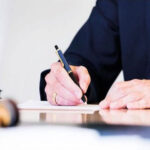 İcra başçısı iki nəfəri işdən çıxardı – Özünə yeni sürücü təyin etdi