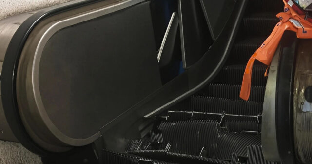 Bakıda yeraltı keçiddə eskalator qırıldı: Xəsarət alanlar var