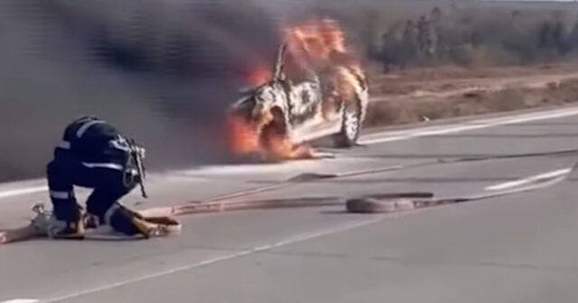 İcra Hakimiyyətinə məxsus avtomobil yandı – VİDEO